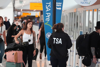 赴美注意！政府關門釀航班大誤點 塔台沒人機師自行起降