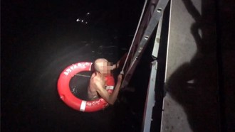 失业心情闷连跳3次基隆港潜水　警消无奈：浪费救灾资源