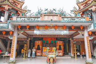 暖暖安德宮 祕藏洋人漢服像