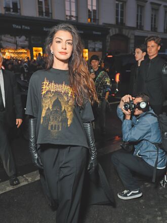 安海瑟薇花都听时尚心跳