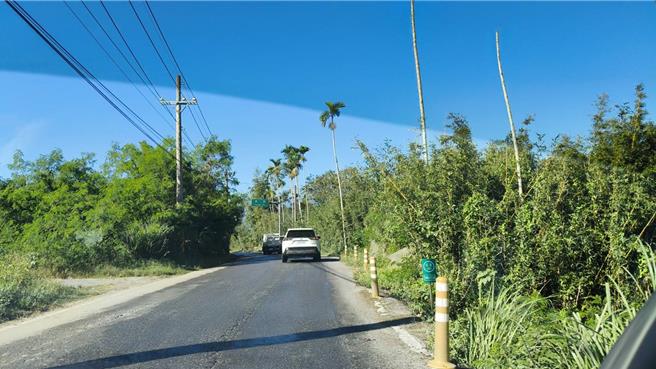 花莲光復市区救灾期间，大批车辆涌入193县道，不仅造成地方交通阻塞，也有部分车速过快危及民眾安全，警方今天开始将调用机动测速照相机，对超速车辆开罚。（罗亦晽摄）