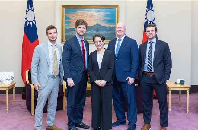 副总统萧美琴日前接见「传统基金会」亚洲资深研究员叶望辉及媒体人赛斯顿乙行。（总统府提供／王千豪台北传真）