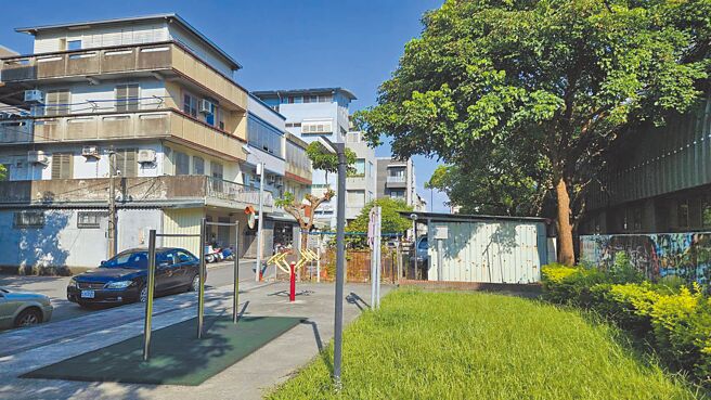 宜蘭縣羅東鎮都市計畫公共設施用地專案通盤檢討案歷經多次審議，終於在8月12日獲內政部都市計畫委員會審議通過。圖為羅東鎮倉前路、公正路區域透過重劃取得綠地，完善通學步道完整性。（宜蘭縣政府提供／吳佩蓉宜蘭傳真）