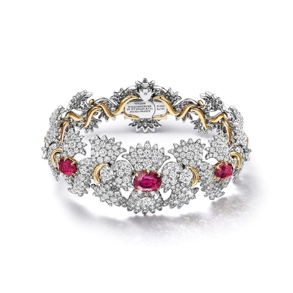 蒂芙尼Blue Book系列花舞海葵 (Anemone)紅寶石手鐲。(Tiffany & Co.提供)