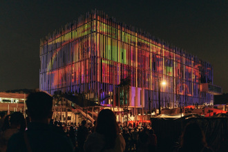 新北國慶升旗移師美術館 當天免費開放參觀 還能逛市集