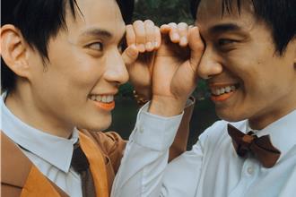 初孟軒、徐鈞浩組「騎士女王CP」！李玲葦開心證婚第一排嗑瓜