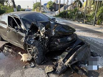 差1個月滿18歲無照駕駛 撞爛車頭幸無人傷亡