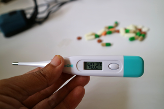 高燒40度仍到校「班上12人中流感」 家長怒：全家、班導都感染