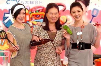 大S 49岁冥诞度过中秋 S妈「露脸微笑」近况曝光