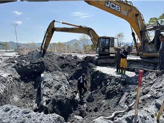 再添1死！尋獲光復砂石場老闆娘汽車   殘破車體內發現遺體