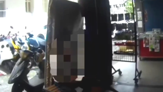 失智翁帶著10萬現金 街頭迷途警協助返家