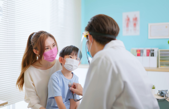 3歲童重複用藥昏睡、走不穩 醫警告：成人藥減半≠兒童劑量