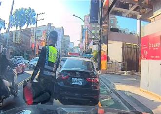 桃園中正路車拋錨 警火速疏導交通