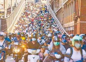 台北橋機車瀑布 騎士盼內側通行