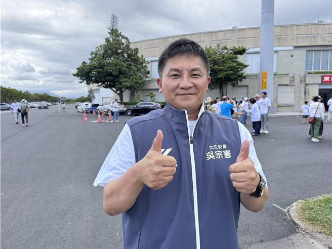 國民黨不分區立委吳宗憲今（8）日在立法院交通委員會質詢時痛批「這不是審慎，是怠惰！」（吳佩蓉攝）