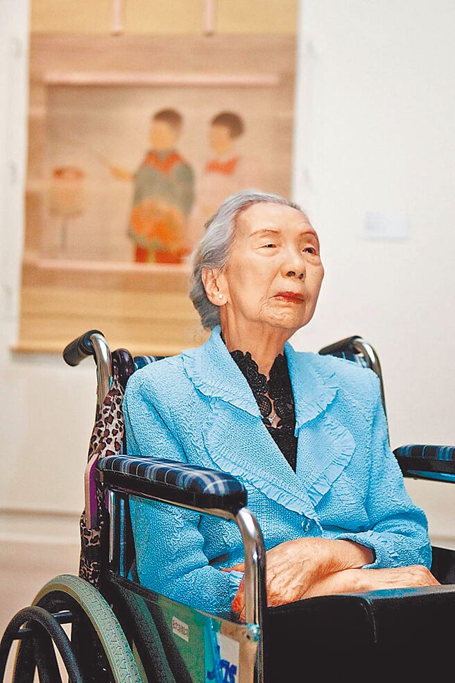 林阿琴有「三創者」的美譽──孕育孩子,親手裁製衣飾,更創作了《元宵》畫作。(本報資料照片) 林阿琴有「三創者」的美譽──孕育孩子,親手裁製衣飾,更創作了《元宵》畫作。(本報資料照片)