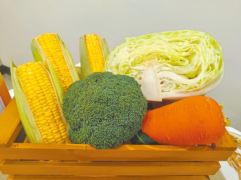 外食沒吃菜NG了 營養師推1周2天「彩色蔬果日」助排毒抗老