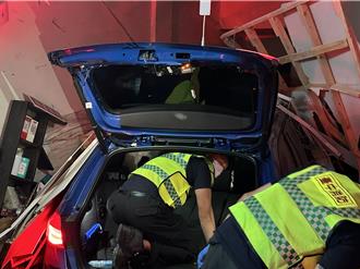 台中知名茶葉老店遭BMW衝撞    睡上舖兒逃死劫     下舖老母身亡