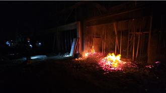 澎湖工地建案「堆置模版」清晨突窜火 警消速扑灭