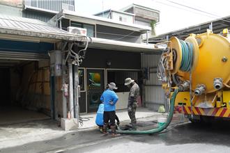 國軍花蓮搶災不歇！光復側溝清14公里 全力挺進佛祖街