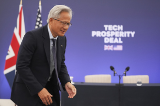 美签费用大涨至300万！黄仁勋遥想当年：我家恐无法移民