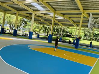 羅東風雨球場機車亂象 試辦開放磚道 違停最高罰6千