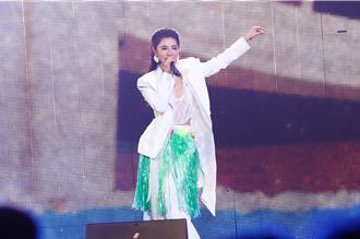 丁噹拜師唱跳前輩Toro鼓鼓   演唱會準備舞曲嗨翻小巨蛋