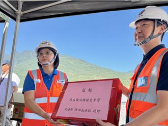 陳世凱視察花蓮光復災情 感謝台鐵疏運40萬「鏟子超人」