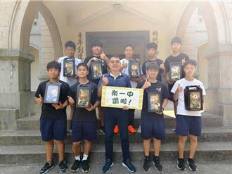 很累但踏實！南一中學子化身鏟子超人助花蓮重建 