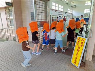 萬里國小實地防災演練 師生齊心模擬強震避難