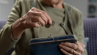 老師淪打工仔！82歲阿嬤努力一生 因1硬傷退休夢碎