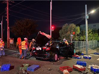 桃園新屋死亡車禍！23歲男追撞貨車　送醫搶救仍不治