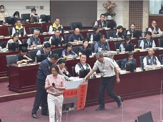 辉达总部卡关  林延凤送对联呛蒋万安：一脸惨兮兮