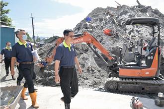 嚴德發再赴花蓮慰問  受災遺眷：人活著、房子還在就好