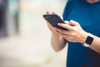 男街頭接1電話 百萬現金全噴光 瞎扯NCC詐騙手法曝