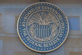 美政府关门经济数据难产 降息幅度分歧 Fed鹰鸽战加剧