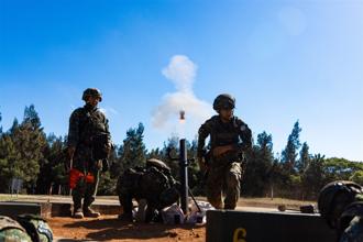 關指部機步2營基地戰力測 迫砲實彈射擊展火力支援效能