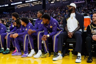 NBA》賣酒風波未平！詹皇驚傳右側坐骨神經痛缺席3到4周