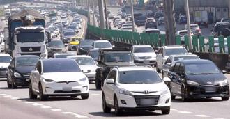 國慶一早湧車流 上午國道9路段壅塞