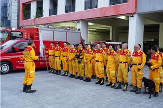 台南特搜24人拂曉前往花蓮災區 攜搜救犬NINA、重機具馳援