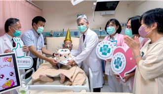103歲榮民爺爺國慶前夕生日 中榮獻蛋糕祝福