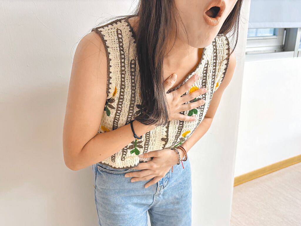 胃酸逆流喉嚨卡 醫揭3大原因 這樣吃緩解病情