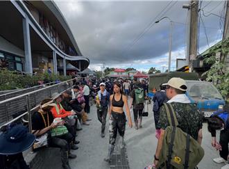 逾萬名志工投入花蓮救災 專家籲戴口罩防呼吸道感染