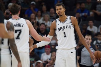 NBA》文班亞馬打半場摘22分 攜手榜眼哈普完成誇張灌籃