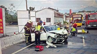 返乡探母遇劫！埔里轿车擦撞重机翻覆 56岁男送医不治