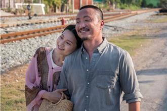 港女神为电影晒到比当地居民还黑 惊讶郑中基成筋肉猛男