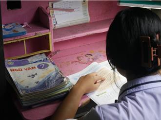 破屋洗冷水澡、舊玩偶作伴 至善助她用學習翻轉命運