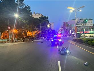 闖紅燈過馬路慘遭騎士狠撞 婦人噴飛骨折驚悚畫面曝