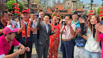 何志偉副秘書長八德扶轎祈福   盼每位女孩能自由做自己