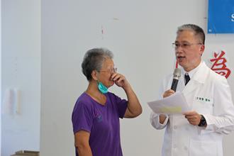 慈濟醫療站進駐花蓮光復災區 災民淚謝「醫療超人」